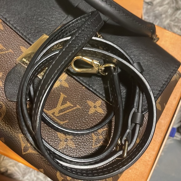 Authentic Louis Vuitton locky BB - Picture 7 of 8